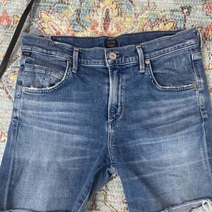 Women’s sz6/28 Citizens of Humanity Elsa mid rise jean shorts EUC! Final price